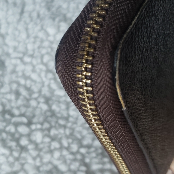 Michael Kors large, logo wallet - Picture 5 of 10